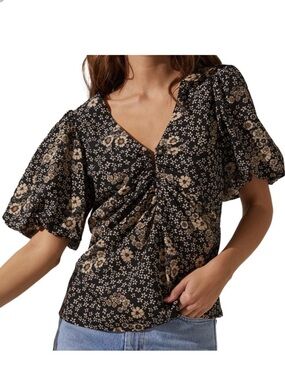 New ASTR Floral Blouse Short Sleeve Black Puff Sleeve V Neck Size XS